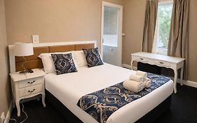 Lily Sands Inn